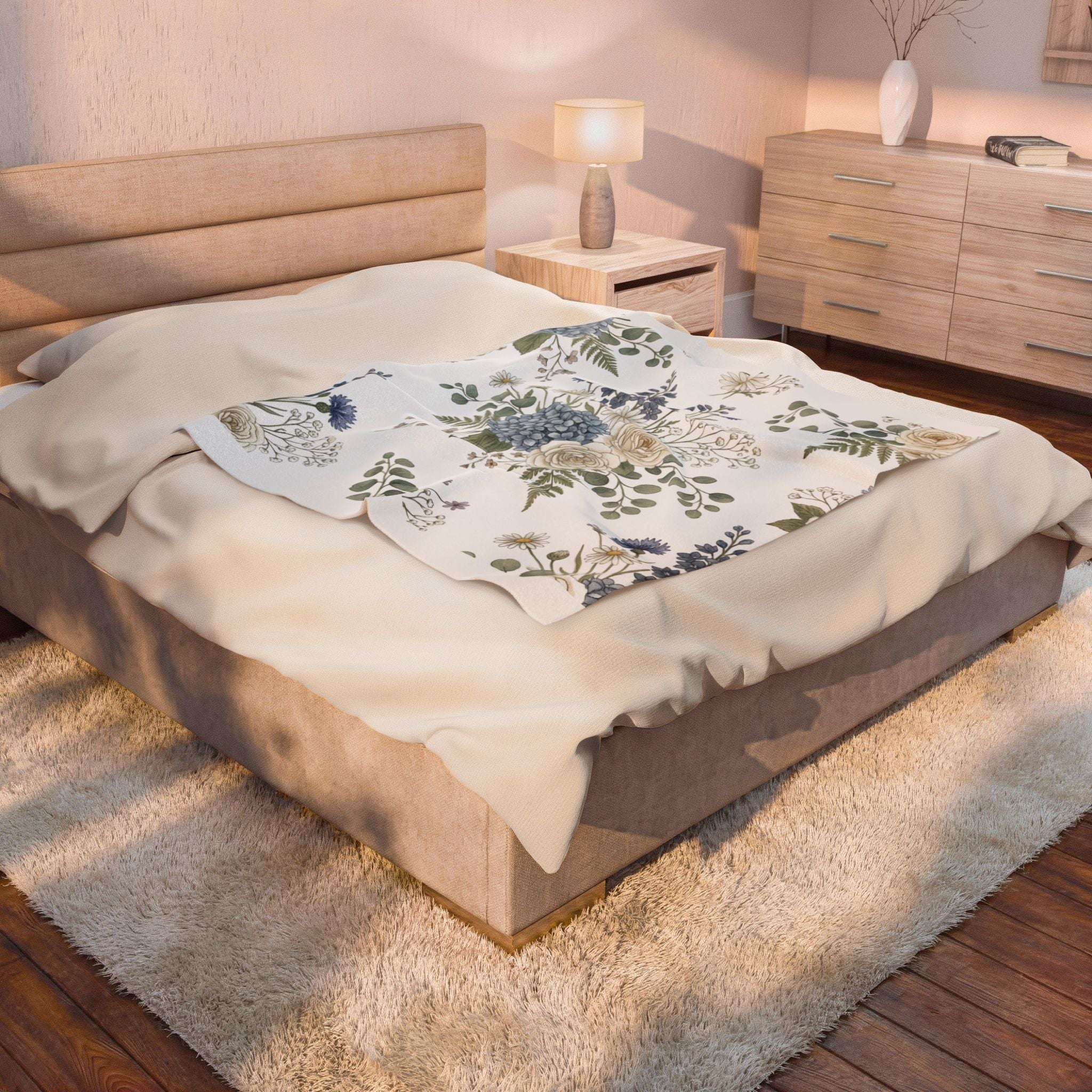 Floral Velveteen Plush Blanket — Vintage Blue & Cream Bouquet Throw